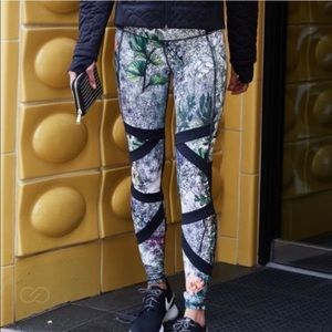 Calia by Carrie Underwood fleuria Hugh legging